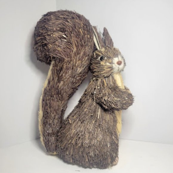 LIGHT WEIGHT NATURAL ANIMALS LARGE SIZE SQUIRREL DECORATION 9.5" TALL - Picture 1 of 7